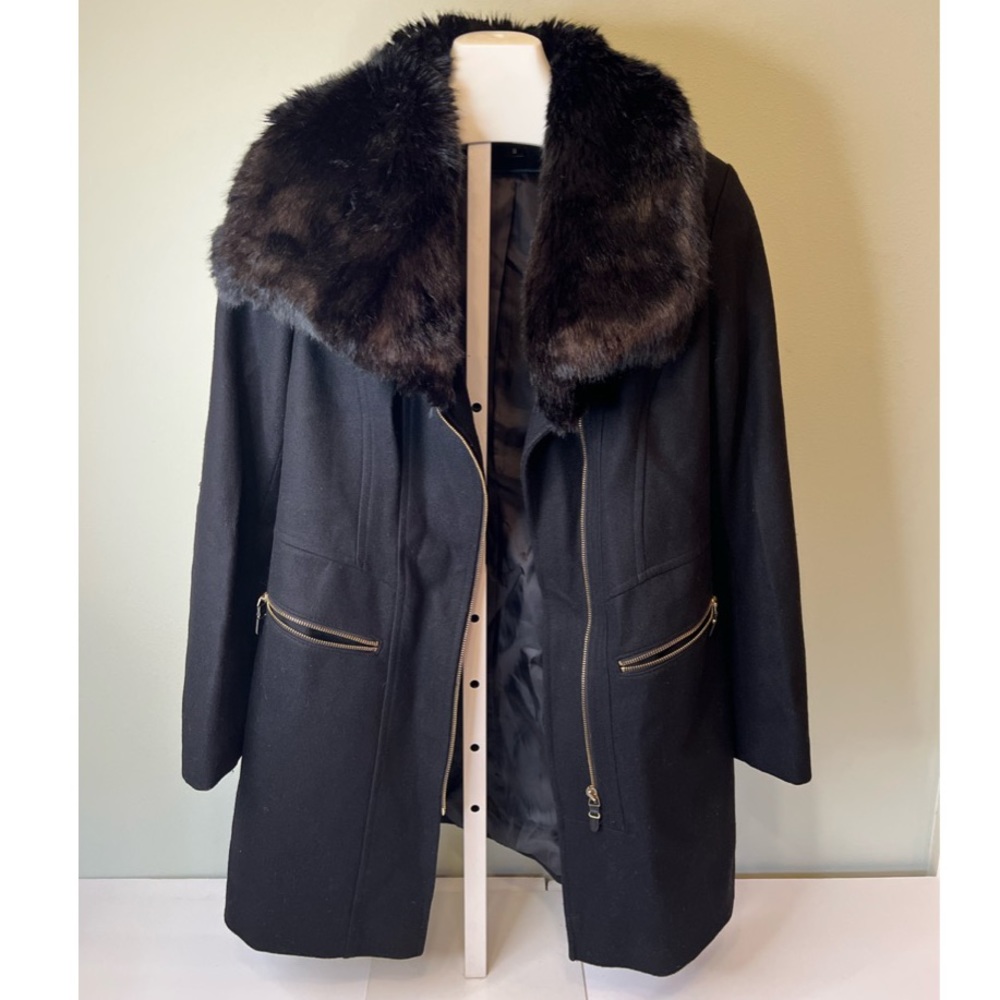 Via Spiga Women’s winter coat faux fur collar!